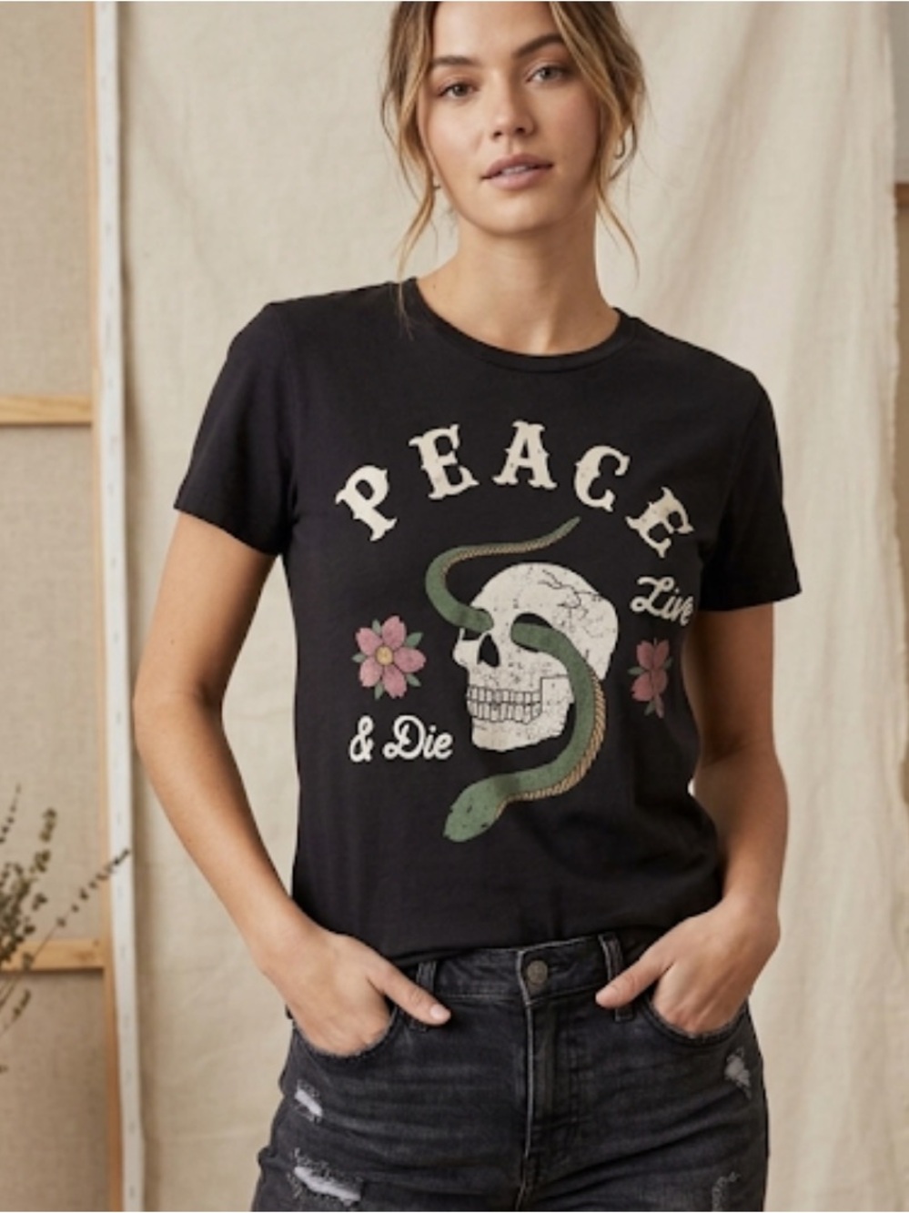 Chaser Peace , Live & Die Tee large NWOT!